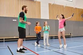 法尔克：拜仁不着急推进诺伊尔续约，打算在他40岁生日前后谈